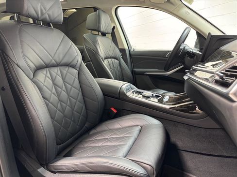 Used 2023 BMW X7 xDrive40i w/ Premium Package image 31
