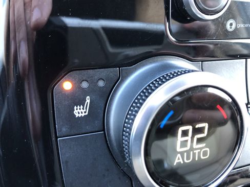 Used 2022 Toyota Highlander XLE image 9