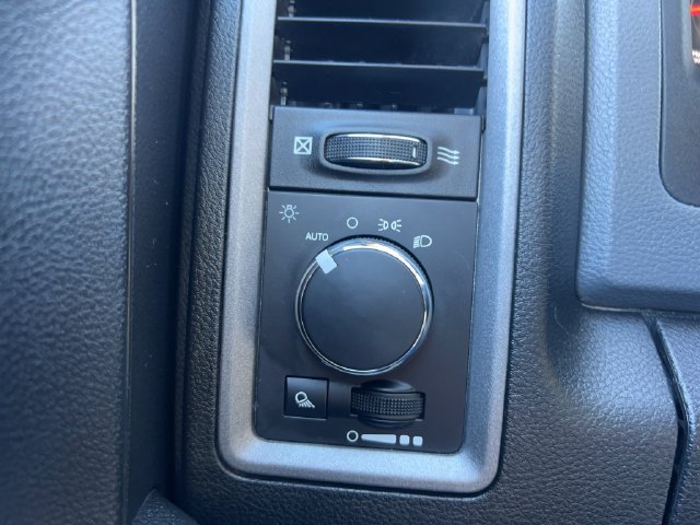 Used 2017 RAM 2500 Tradesman w/ Chrome Appearance Group AWD/4WD image 5