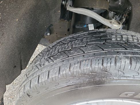 Used 2025 Chevrolet Silverado 1500 LT image 13