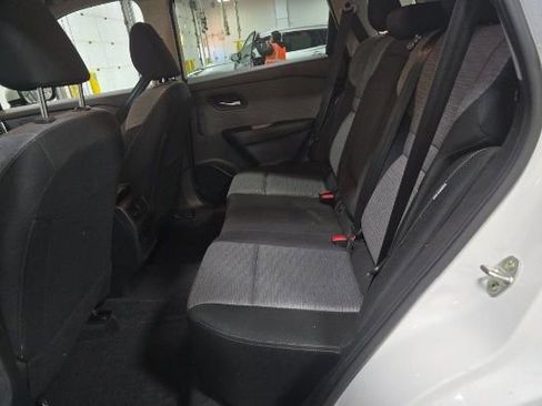 Used 2023 Nissan Rogue SV image 9