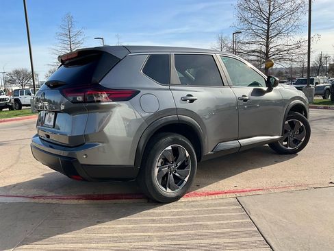 Used 2025 Nissan Rogue SV image 6