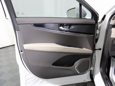 Used 2022 Lincoln Nautilus Reserve image 21