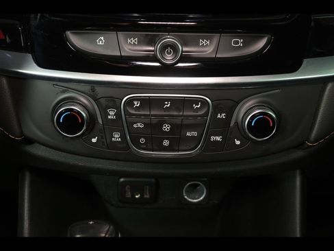Used 2019 Chevrolet Traverse LT FWD image 21