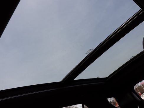 Used 2022 Chevrolet Equinox RS w/ Infotainment Package image 15