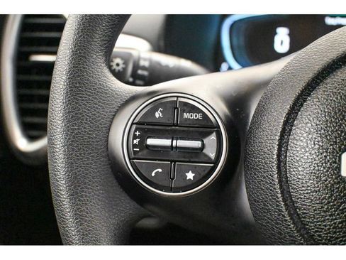 Used 2025 Kia Soul LX image 21