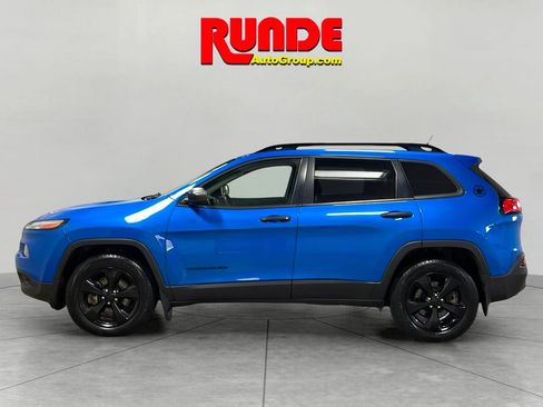 Used 2018 Jeep Cherokee Sport image 2