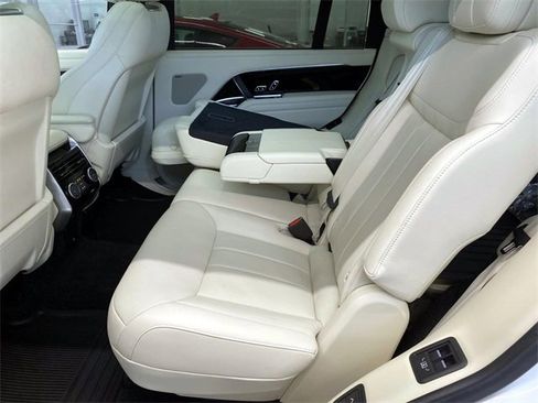 Used 2025 Land Rover Range Rover Long Wheelbase SE image 15