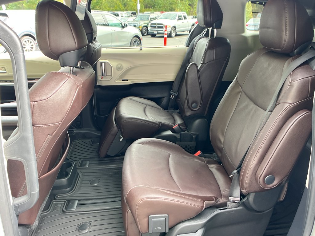 Certified 2024 Toyota Sienna Platinum AWD/4WD image 23