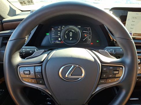 Certified 2025 Lexus ES 300h w/ Premium Package image 19