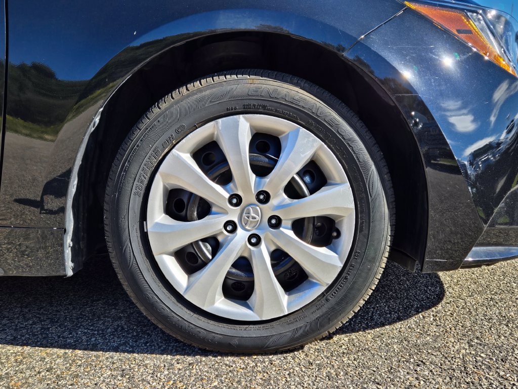 Used 2026 Toyota Corolla LE FWD image 10