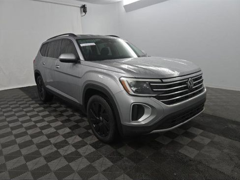 Used 2025 Volkswagen Atlas SE w/ Black Wheel Package image 1