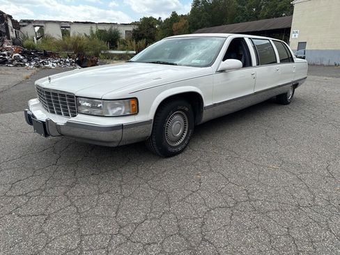 Used 1995 Cadillac Fleetwood Brougham RWD image 1