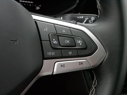 Certified 2022 Volkswagen Taos SE image 25