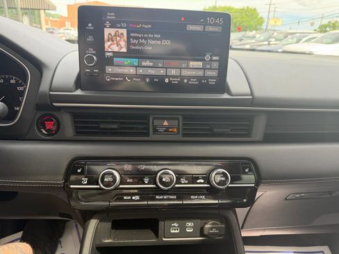 Used 2023 Honda Pilot Touring image 13