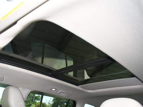 Used 2024 Volkswagen Atlas SE FWD image 7