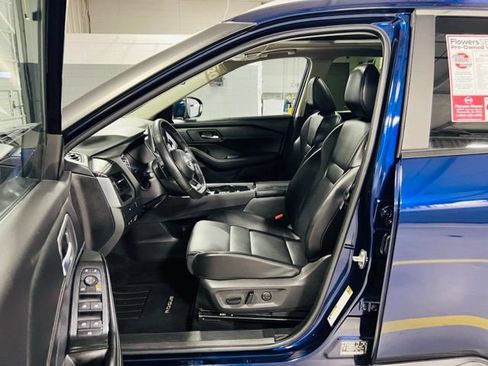 Used 2024 Nissan Rogue SV w/ SV Premium Package FWD image 26