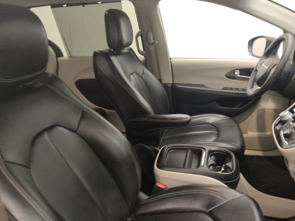 Used 2020 Chrysler Voyager Lxi FWD image 21