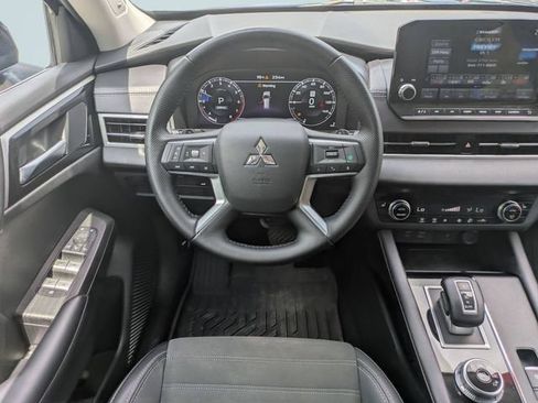 Used 2024 Mitsubishi Outlander SE FWD image 17