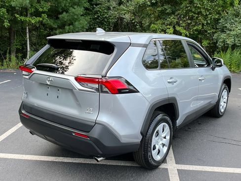 Used 2025 Toyota RAV4 LE AWD/4WD image 5