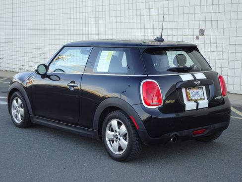 Used 2017 MINI Cooper 2-Door Hardtop image 5