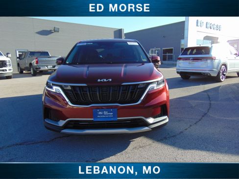 Used 2023 Kia Carnival LX image 3