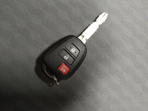 Used 2020 Toyota Tacoma SR w/ SX Package image 32