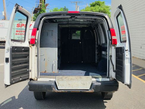 Used 2019 Chevrolet Express 2500 RWD image 8