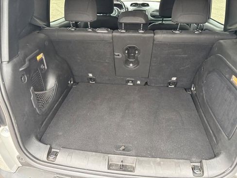 Used 2015 Jeep Renegade Latitude w/ Popular Equipment Group image 6