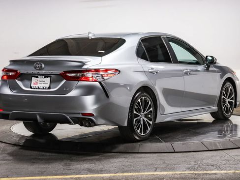 Certified 2020 Toyota Camry SE FWD image 4