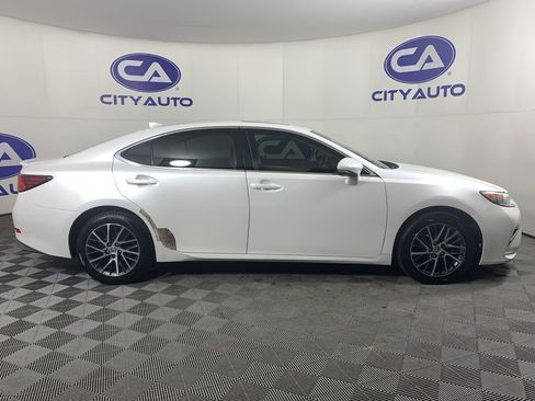 Used 2016 Lexus ES 350 w/ Premium Package w/Wood Trim image 2