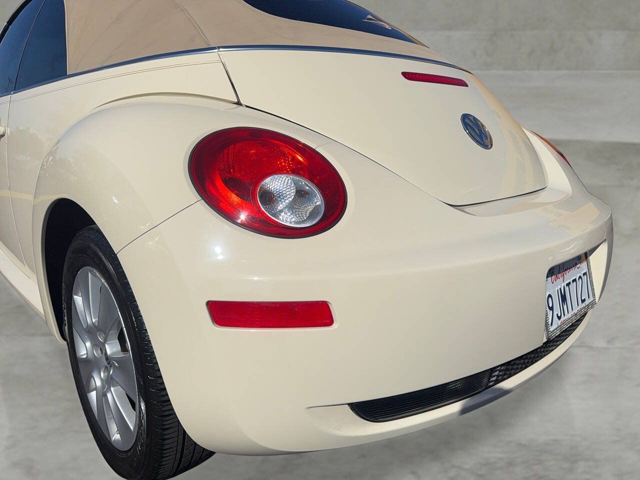 Used 2010 Volkswagen Beetle Convertible FWD image 26