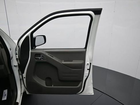 Used 2019 Nissan Frontier SV image 27