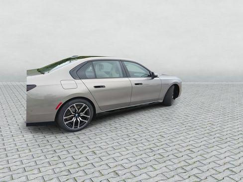 Used 2026 BMW 760i xDrive w/ Executive Package AWD/4WD image 9
