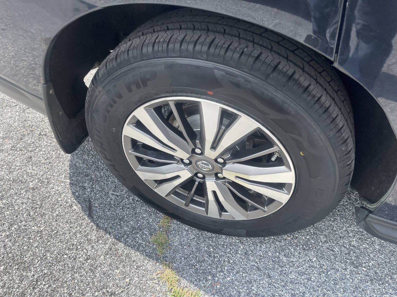 Used 2019 Nissan Pathfinder S AWD/4WD image 30