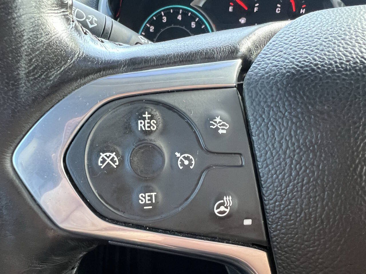 Used 2021 Chevrolet Traverse RS FWD image 17