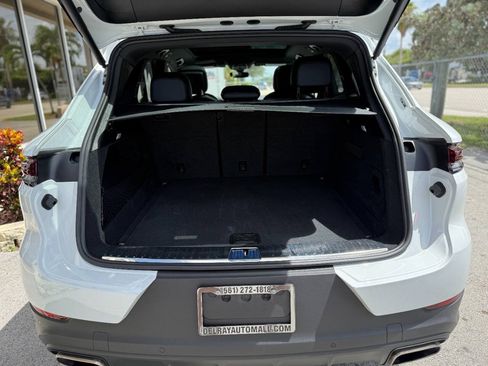 Used 2024 Porsche Cayenne AWD/4WD image 10