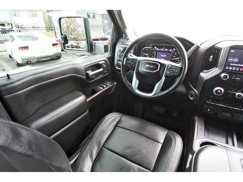 Used 2020 GMC Sierra 2500 SLT w/ Technology Package image 7