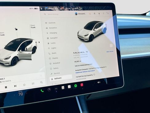 Used 2021 Tesla Model Y Long Range image 11