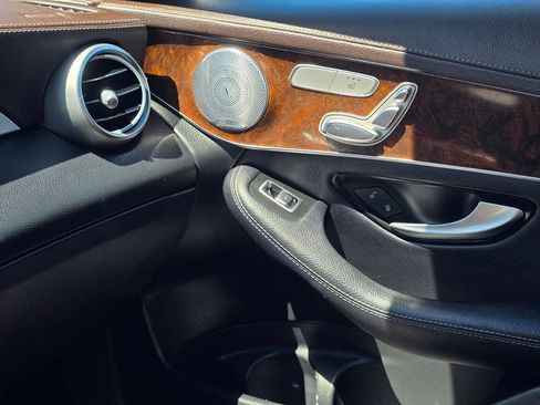 Used 2018 Mercedes-Benz GLC 300 4MATIC image 32