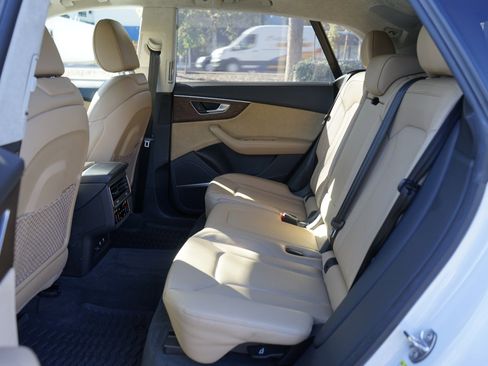 Used 2019 Audi Q8 Prestige w/ Luxury Package image 22