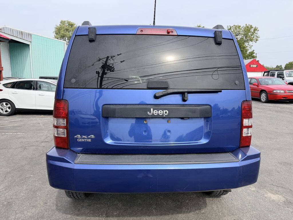 Used 2010 Jeep Liberty Sport w/ Popular Equipment Group AWD/4WD image 4