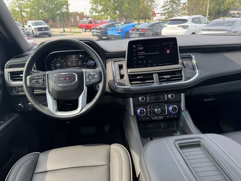 Used 2023 GMC Yukon XL SLT AWD/4WD image 12