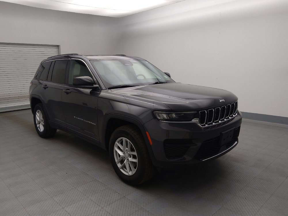 Used 2023 Jeep Grand Cherokee Laredo w/ Luxury Tech Group I AWD/4WD image 13
