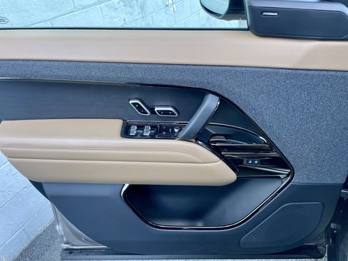 Used 2023 Land Rover Range Rover Sport SE image 12