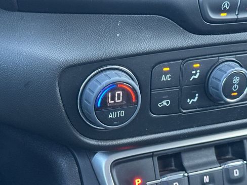 Used 2023 GMC Terrain SLT image 29