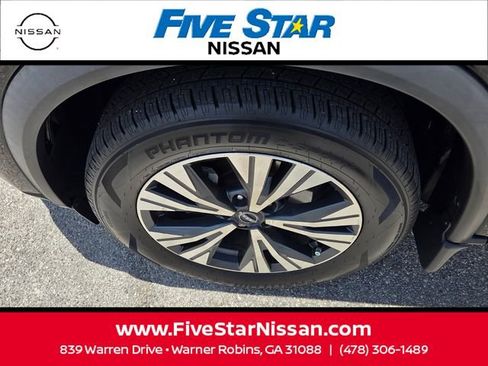 Used 2023 Nissan Rogue SV w/ SV Premium B Package FWD image 17