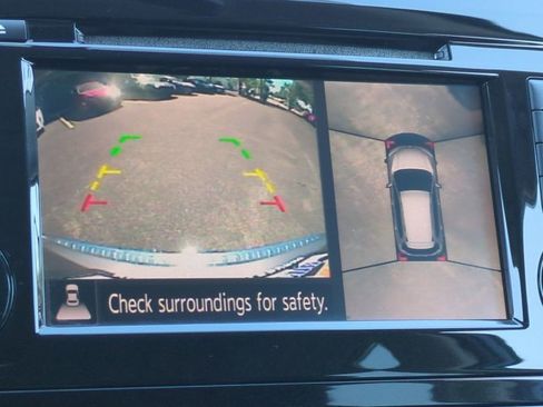 Used 2018 Nissan Rogue SV w/ Premium Package image 20