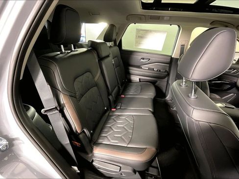 New 2026 Nissan Pathfinder Platinum w/ Cargo Package image 22