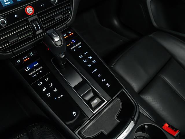 Used 2026 Porsche Macan AWD/4WD image 23